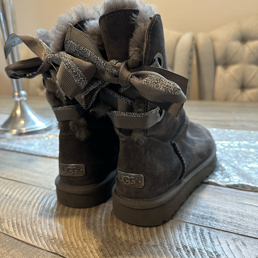 UGG - Picture 3 of 3